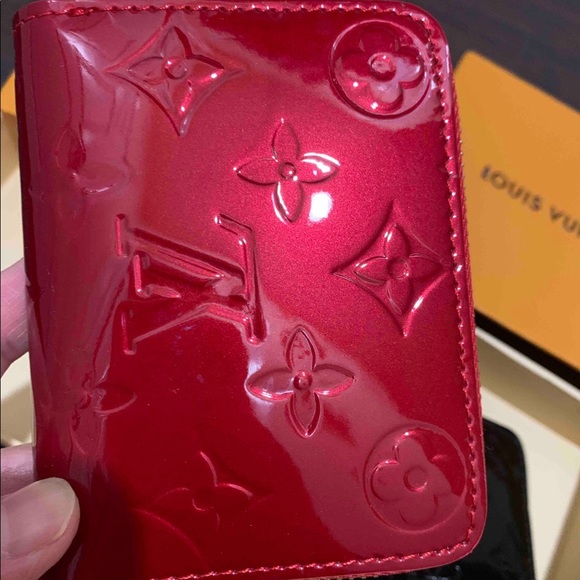 Louis Vuitton Handbags - Louis Vuitton vernis zippy wallet